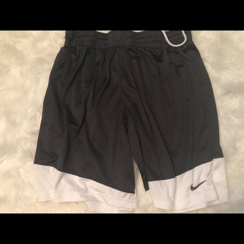 Nike large basketball shorts